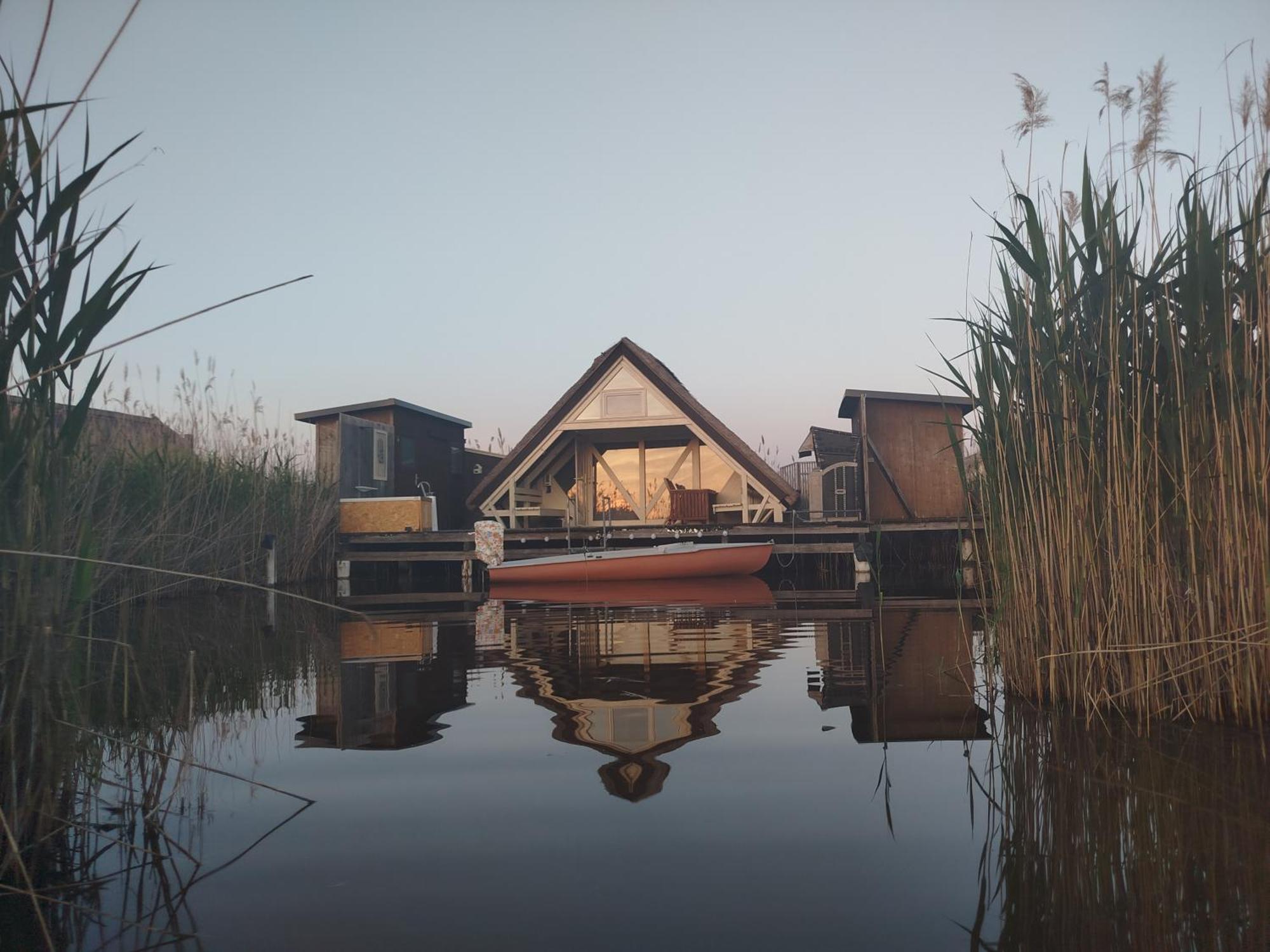 Pfahlbau Sunset I Toplage Elektroboot Inklusive Руст Екстериор снимка